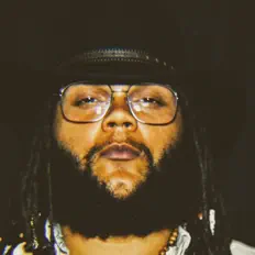 Posłuchaj wykonawcy Maji, obejrzyj teledyski, przeczytaj biografię, zobacz daty tras koncertowych i nie tylko!