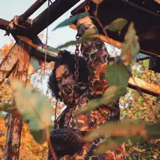 King Kimi सुनें, म्यूज़िक वीडियो देखें, बायो पढ़ें, दौरे की तारीखें और बहुत कुछ देखें!