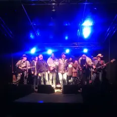 Dengarkan Daisy Duke Dawgs, tonton video musik, baca bio, lihat tanggal tur & lainnya!