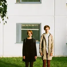 Poslechněte si interpreta Eerie Summer, sledujte hudební videa, přečtěte si životopis, podívejte se na data turné a další informace.