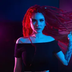 Escucha a Kate, mira videos musicales, lee su biografía, consulta las fechas de las gira y más.