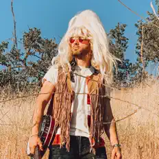 Ascolta Molly Parton, guarda video musicali, leggi la biografia, vedi le date del tour & altro!