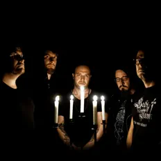 收听 Glare Of The Sun、观看音乐视频、阅读小传、查看巡演日期等 ！