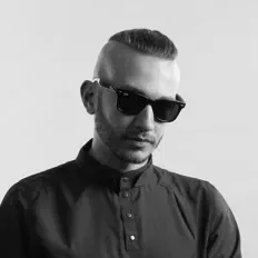 Poslechněte si interpreta Saint Rider, sledujte hudební videa, přečtěte si životopis, podívejte se na data turné a další informace.