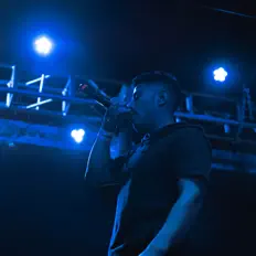 Écoutez Cruz, regardez des vidéoclips, lisez la biographie, consultez les dates de tournée et plus encore !