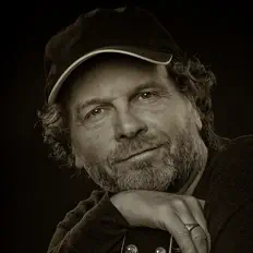 Dengarkan Sjoerd Van Den Broek, tonton video musik, baca bio, lihat tanggal tur & lainnya!