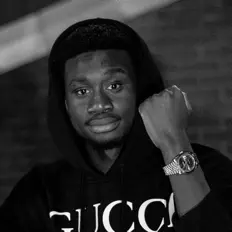 16を聴いたり、ミュージックビデオを鑑賞したり、経歴やツアー日程などを確認したりしましょう！