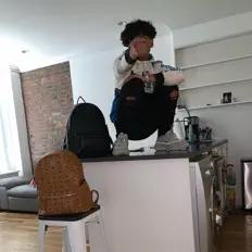 聆聽 YvngDinero、觀看音樂影片、閱讀小傳、查看巡演日期等！