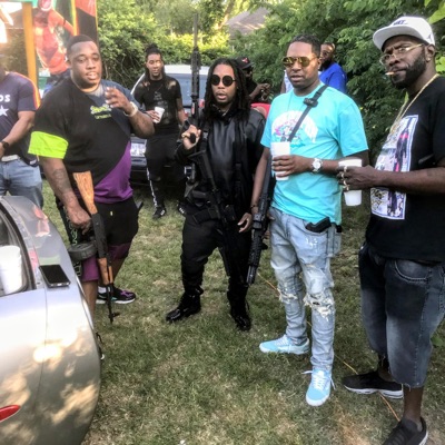 Biglarrybackyard - Single