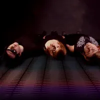 Écoutez undefined, regardez des vidéoclips, lisez la biographie, consultez les dates de tournée et plus encore !