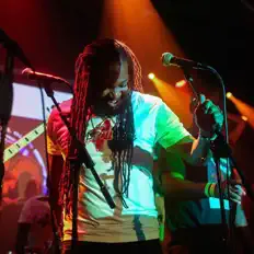 收听 Big Foolie、观看音乐视频、阅读小传、查看巡演日期等 ！