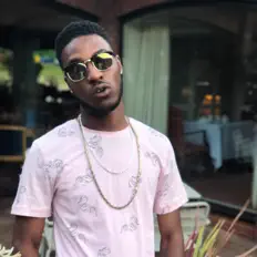 Young Deedzを聴いたり、ミュージックビデオを鑑賞したり、経歴やツアー日程などを確認したりしましょう！