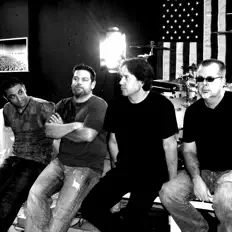 Broken Romeo dinle, müzik videolarını izle, biyografisini oku, tur tarihlerini ve daha fazlasını gör!