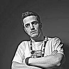 Fab Beatを聴いたり、ミュージックビデオを鑑賞したり、経歴やツアー日程などを確認したりしましょう！