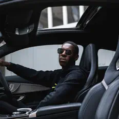 Ouve Carlos, vê vídeos de música, lê a biografia, vê as datas da digressão e muito mais!