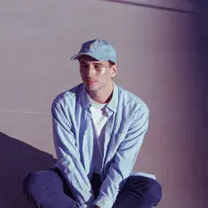 Poslechněte si interpreta Casey Berry, sledujte hudební videa, přečtěte si životopis, podívejte se na data turné a další informace.