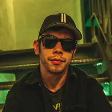 Poslechněte si interpreta Eric Mark, sledujte hudební videa, přečtěte si životopis, podívejte se na data turné a další informace.