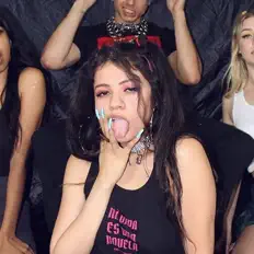 聆聽 Tif、觀看音樂影片、閱讀小傳、查看巡演日期等！