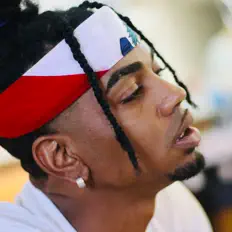 Hi-Nes을(를) 듣고, 뮤직 비디오를 보고, 약력을 읽고, 투어 일정 등을 확인하세요!