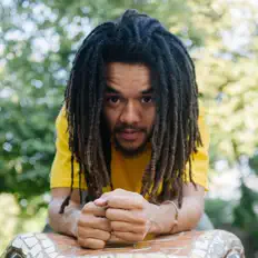 Poslechněte si interpreta Jasik, sledujte hudební videa, přečtěte si životopis, podívejte se na data turné a další informace.