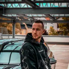 聆聽 FLX、觀看音樂影片、閱讀小傳、查看巡演日期等！