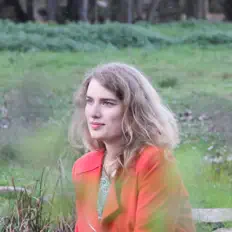 Poslechněte si interpreta Joane, sledujte hudební videa, přečtěte si životopis, podívejte se na data turné a další informace.