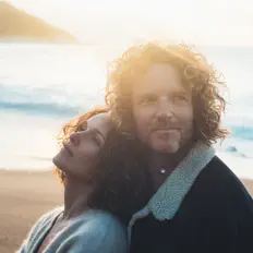 Écoutez BON AIR, regardez des vidéoclips, lisez la biographie, consultez les dates de tournée et plus encore !