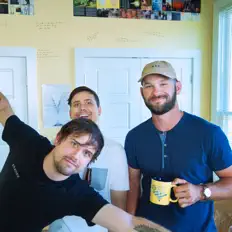 Castlewood सुनें, म्यूज़िक वीडियो देखें, बायो पढ़ें, दौरे की तारीखें और बहुत कुछ देखें!