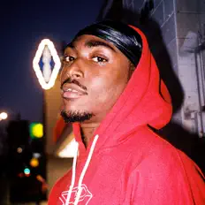 Escucha a Tay Hundreds, mira videos musicales, lee su biografía, consulta las fechas de las gira y más.