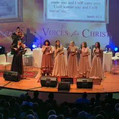 收听 Voices for Christ、观看音乐视频、阅读小传、查看巡演日期等 ！