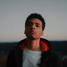 Hör dir Black Vai an, schau dir Musikvideos an, lies die Biografie, finde Tourdaten und mehr!