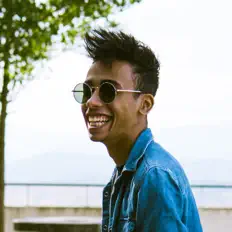 Poslechněte si interpreta Khamix, sledujte hudební videa, přečtěte si životopis, podívejte se na data turné a další informace.