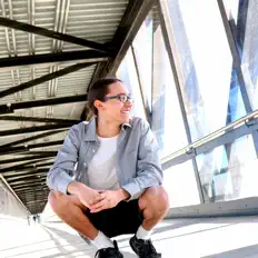 Escucha a Lil Deer, mira videos musicales, lee su biografía, consulta las fechas de las gira y más.