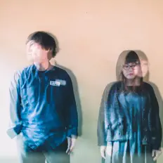 聆聽 Downtown Market、觀看音樂影片、閱讀小傳、查看巡演日期等！