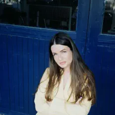 Escucha a Shira, mira videos musicales, lee su biografía, consulta las fechas de las gira y más.