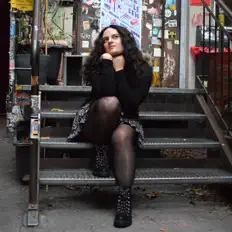 Écoutez R O N A, regardez des vidéoclips, lisez la biographie, consultez les dates de tournée et plus encore !