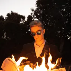 Écoutez Max Hurrell, regardez des vidéoclips, lisez la biographie, consultez les dates de tournée et plus encore !