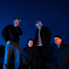 Hör dir Ernest an, schau dir Musikvideos an, lies die Biografie, finde Tourdaten und mehr!