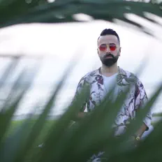 Poslechněte si interpreta Ozan Akçiçek, sledujte hudební videa, přečtěte si životopis, podívejte se na data turné a další informace.