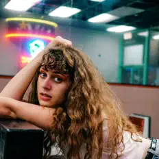 Escucha a Chandler Juliet, mira videos musicales, lee su biografía, consulta las fechas de las gira y más.