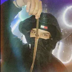 Eeveeflexedを聴いたり、ミュージックビデオを鑑賞したり、経歴やツアー日程などを確認したりしましょう！