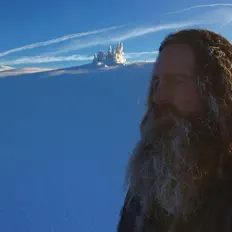 聆聽 Welkin、觀看音樂影片、閱讀小傳、查看巡演日期等！