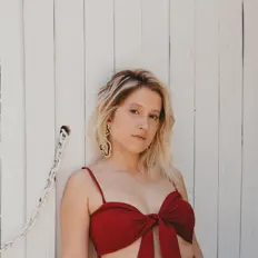 Ascolta Brenda Luce, guarda video musicali, leggi la biografia, vedi le date del tour & altro!