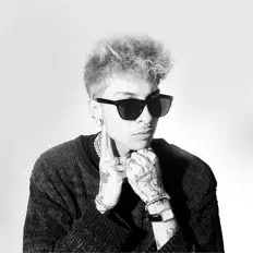 Hör dir Zeeth an, schau dir Musikvideos an, lies die Biografie, finde Tourdaten und mehr!