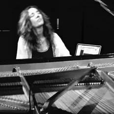 收听 Starr Parodi、观看音乐视频、阅读小传、查看巡演日期等 ！