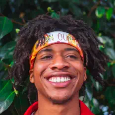 Escucha a Julian Outlaw, mira videos musicales, lee su biografía, consulta las fechas de las gira y más.