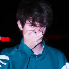 聆聽 Markn、觀看音樂影片、閱讀小傳、查看巡演日期等！