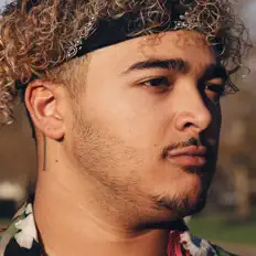 Dengarkan Tripli, tonton video musik, baca bio, lihat tanggal tur & lainnya!