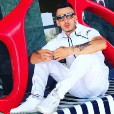 Ouve Dibra, vê vídeos de música, lê a biografia, vê as datas da digressão e muito mais!