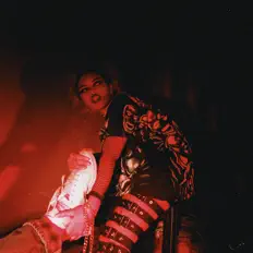 聆聽 Venus Voltage、觀看音樂影片、閱讀小傳、查看巡演日期等！